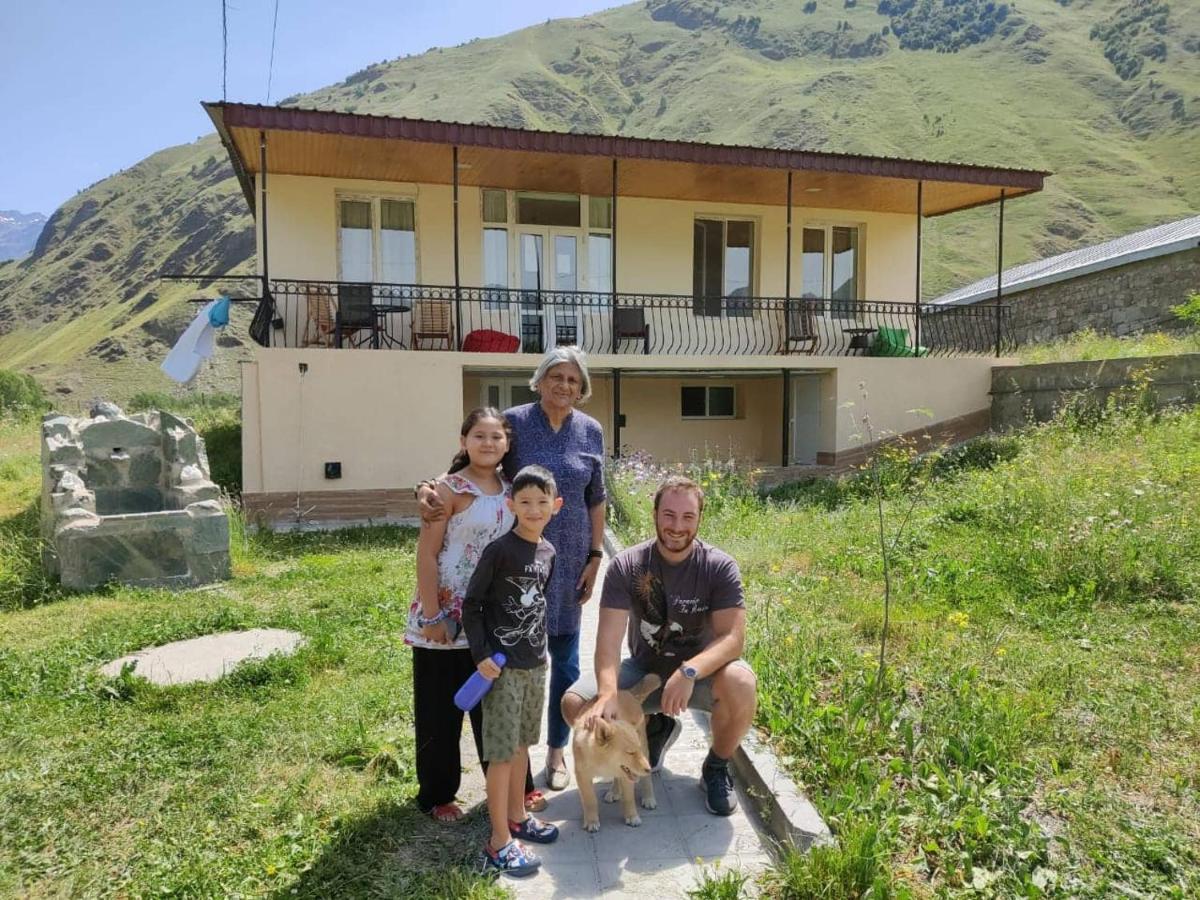 Cozy Hotel Kazbegi Luaran gambar